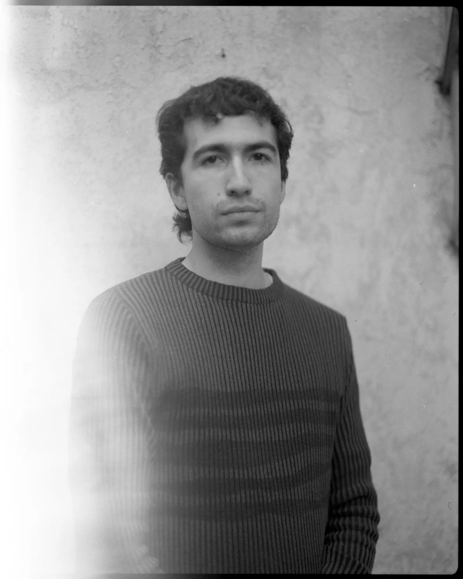 Retrato da direção de Al Sol, Lejos Del Centro